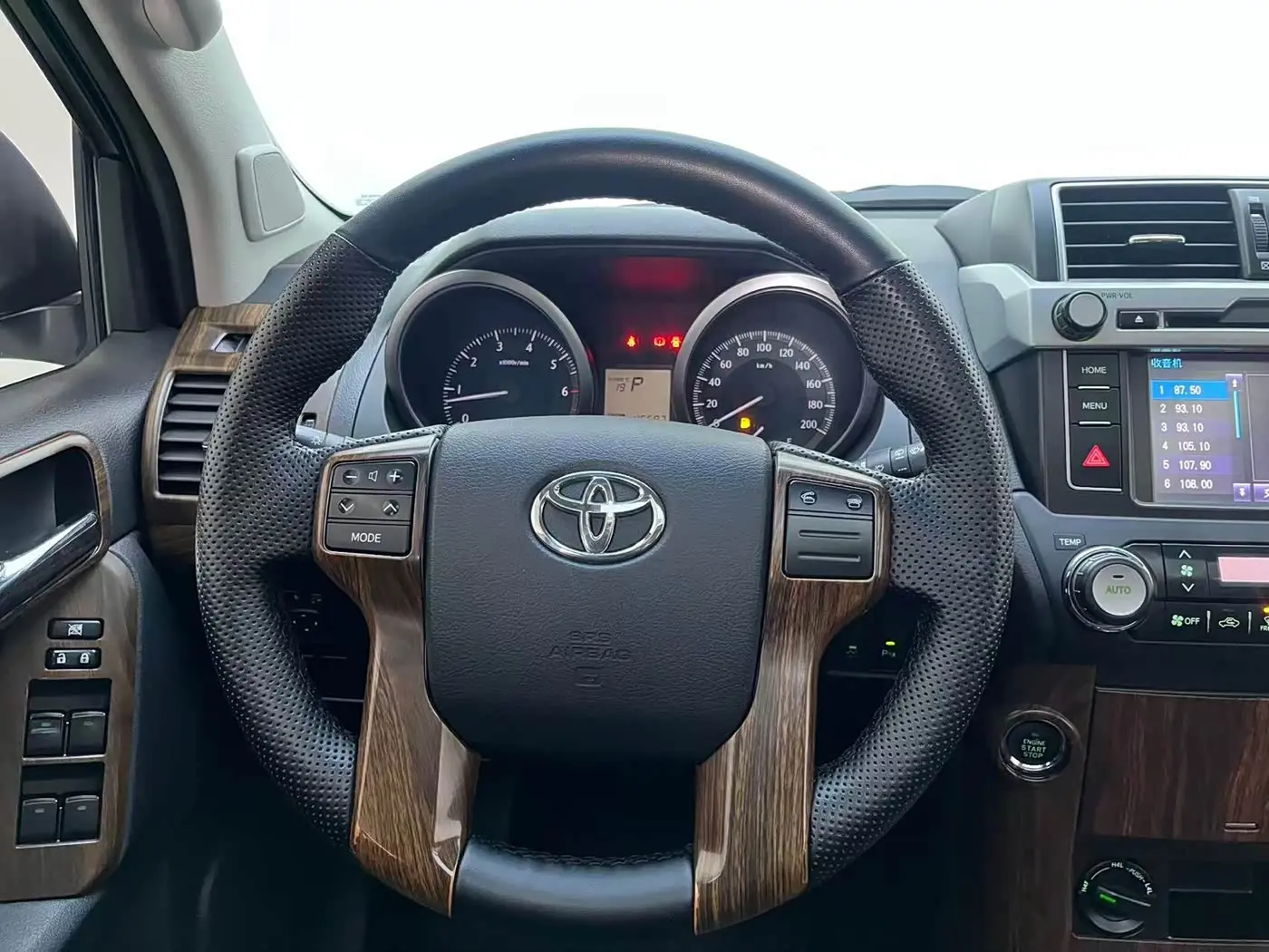 Toyota Prado 2017 — Şəkil 10/16