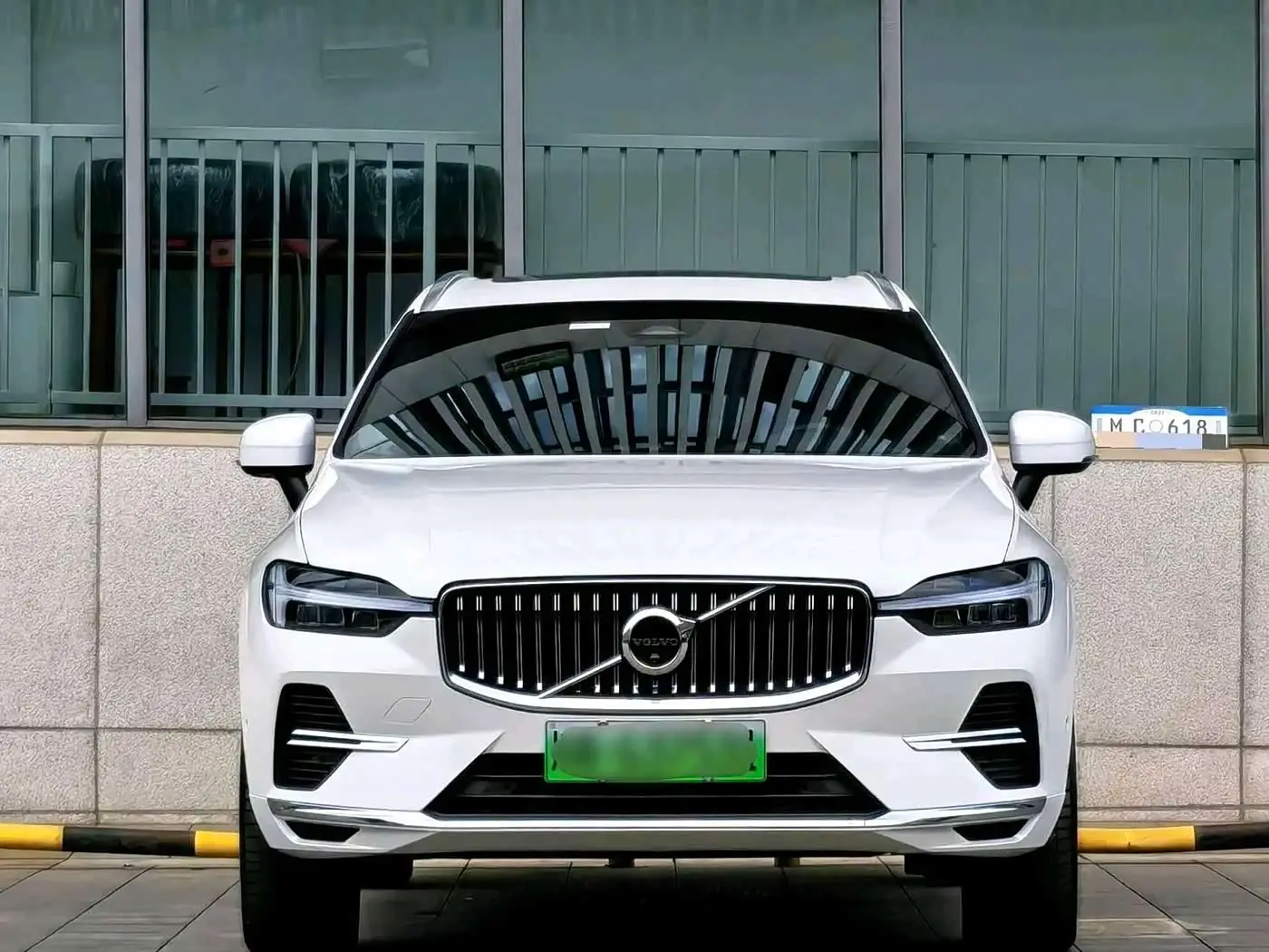 Volvo XC60 Plug-in Hybrid 2023 — Фото 2/19