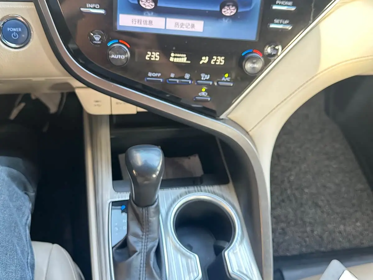 Toyota Camry 2019 — Photo 14/14