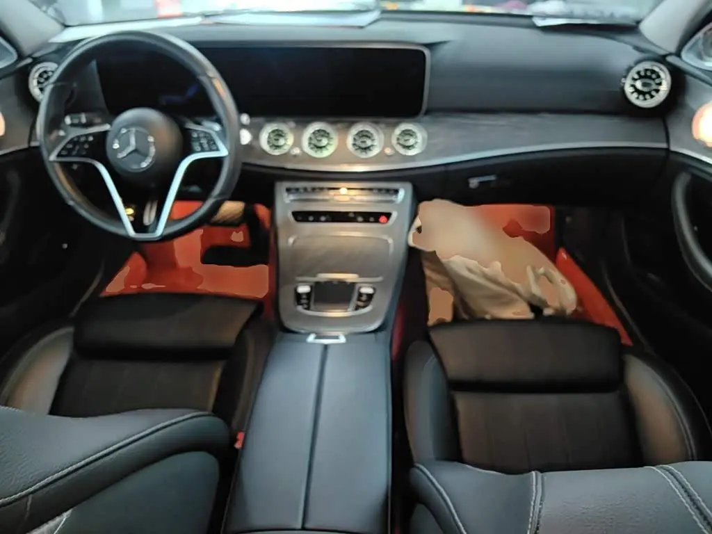 Mercedes-Benz E-Class 2022 — Photo 10/20