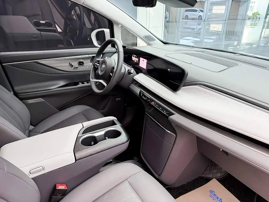 Buick GL8 2025 — Photo 17/17