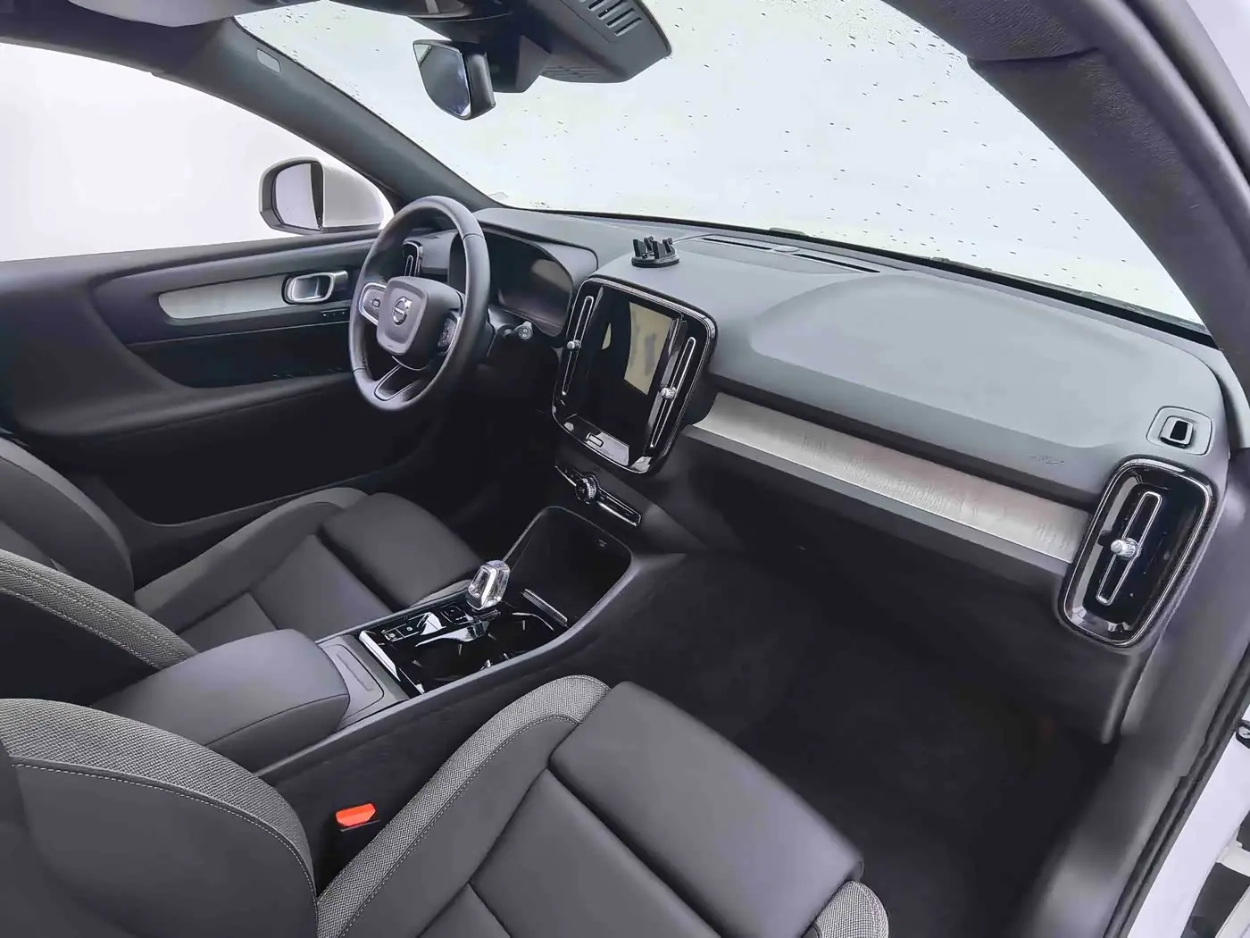 Volvo XC40 2024 — Фото 10/20