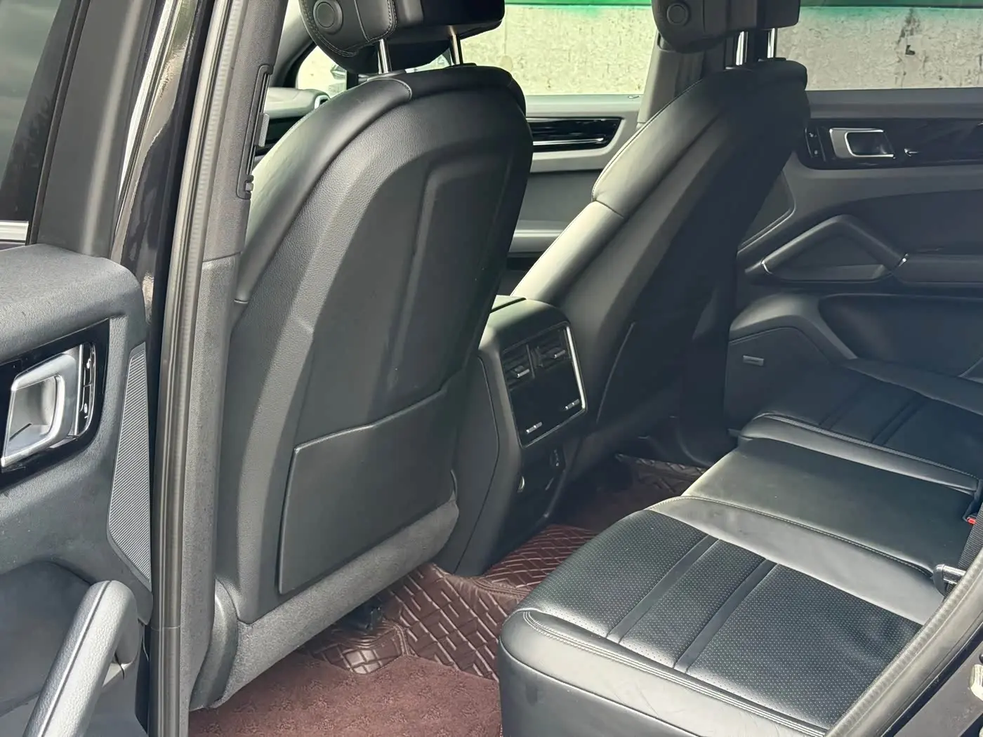 Porsche Cayenne New Energy 2019 — Фото 9/14