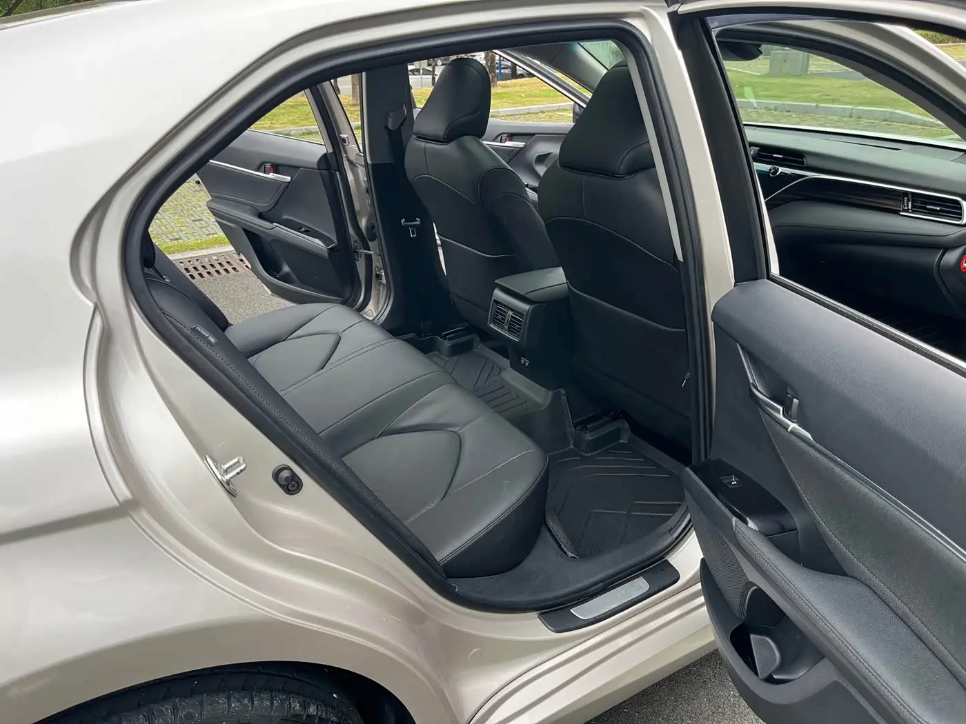 Toyota Camry 2019 — Photo 11/20