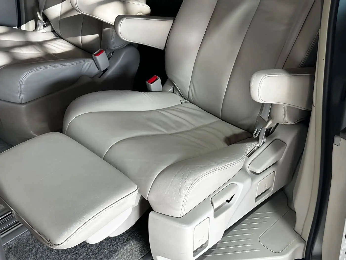 Toyota Previa 2012 — Photo 14/20