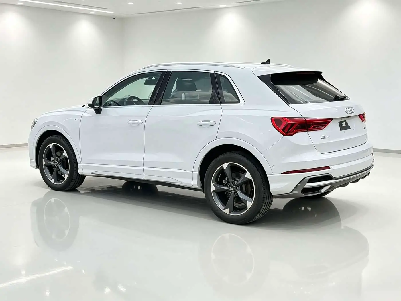Audi Q3 2021 — Photo 3/15