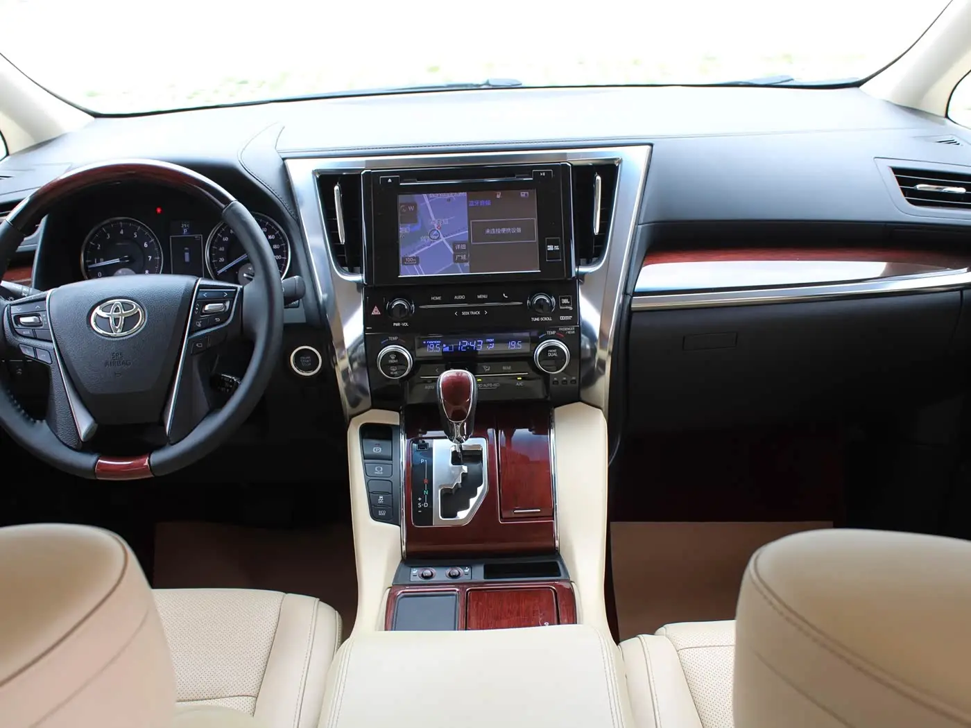 Toyota Alphard 2016 — Фото 16/20