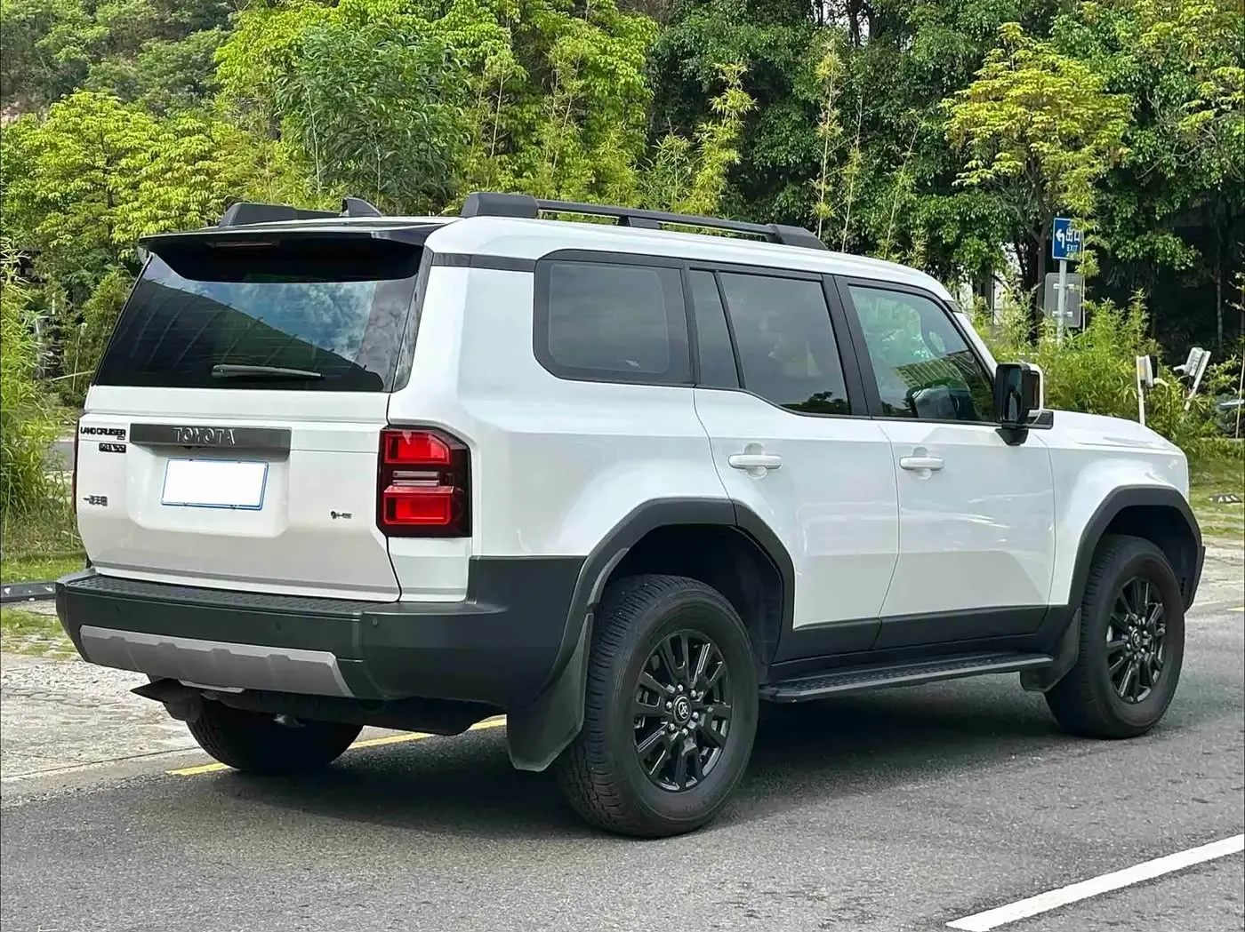 Toyota Prado 2025 — Photo 5/19
