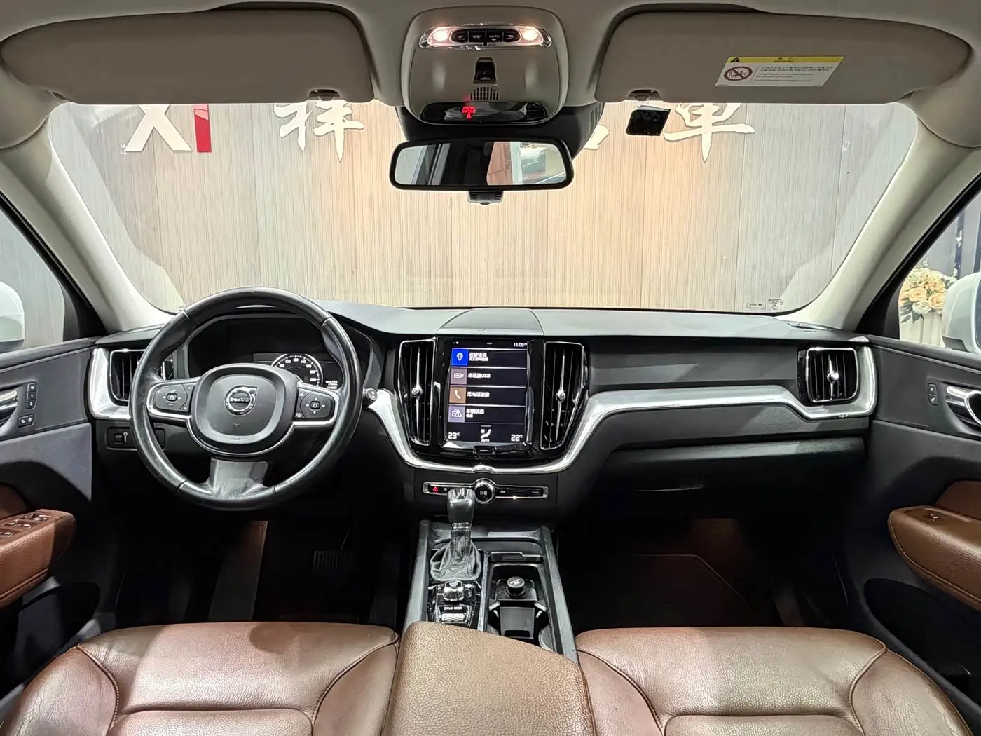 Volvo XC60 2019 — Фото 8/16