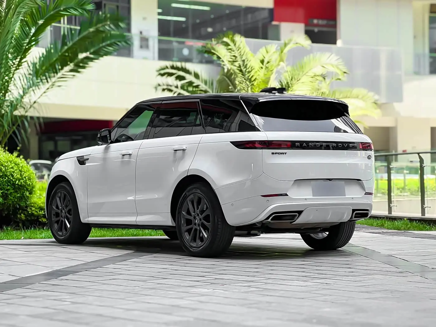 Land Rover Range Rover Sport 2023 — Photo 4/20
