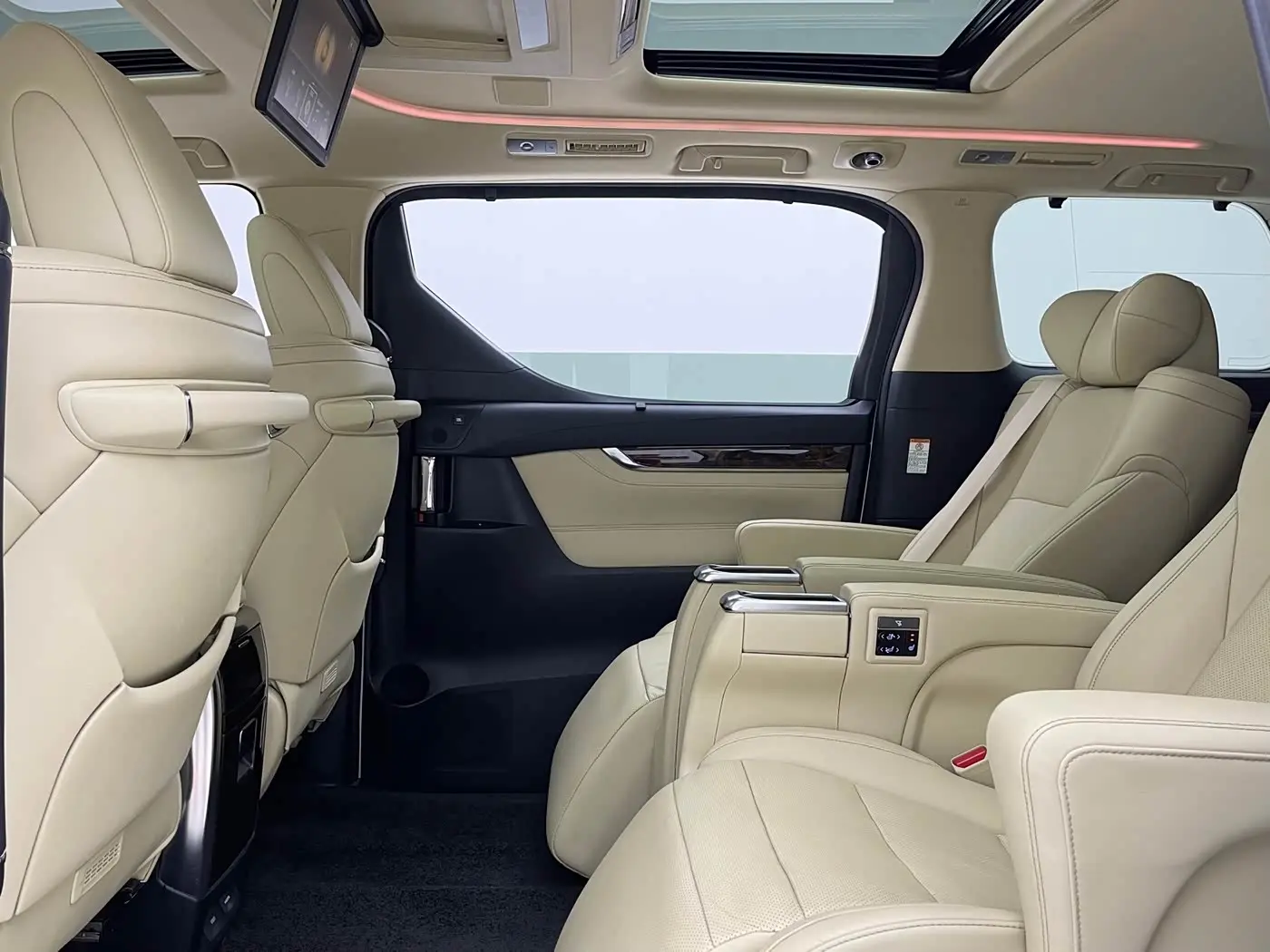 Toyota Alphard 2018 — Фото 8/11