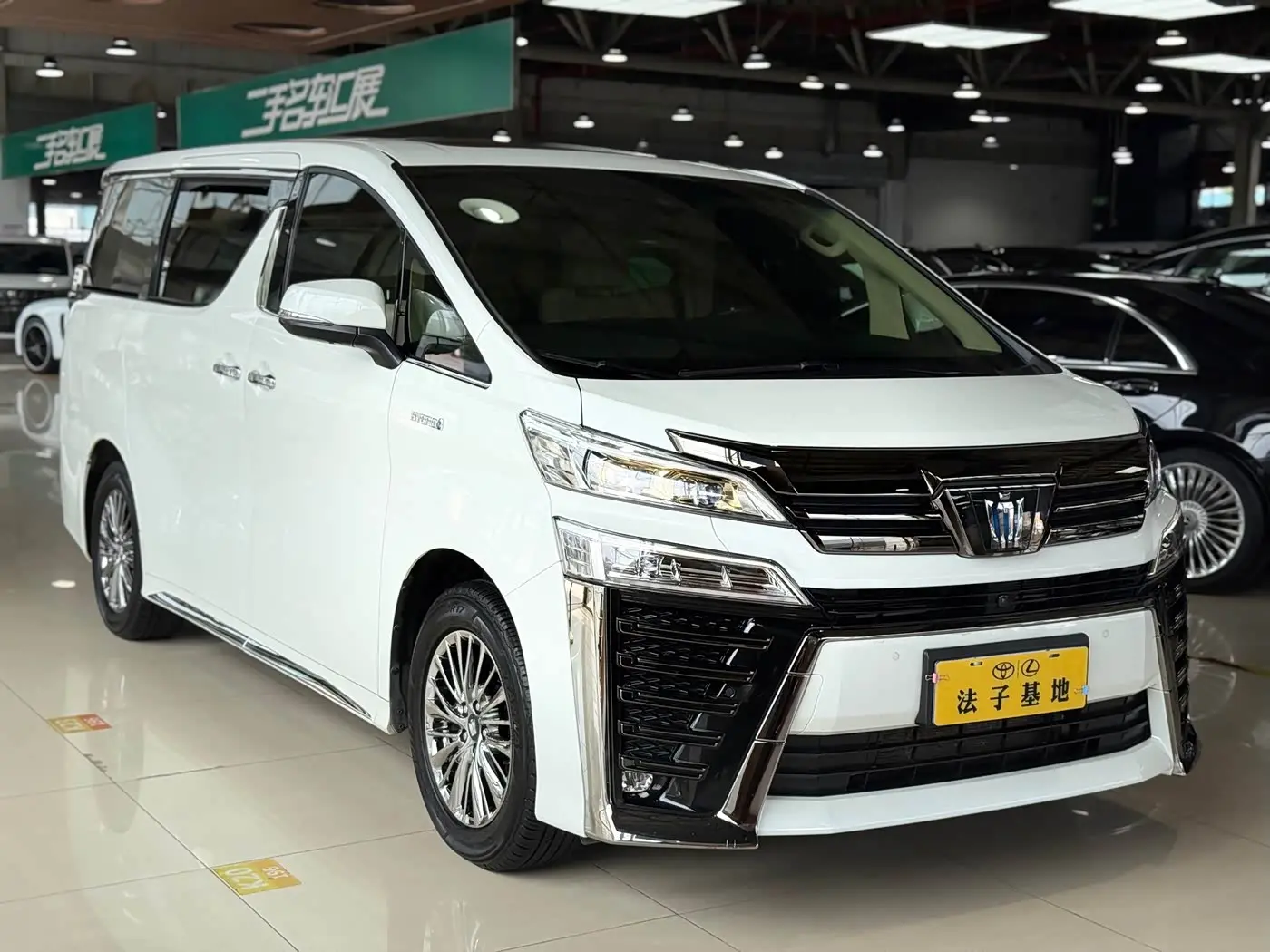 Toyota Vellfire 2023 — ფოტო 4/20