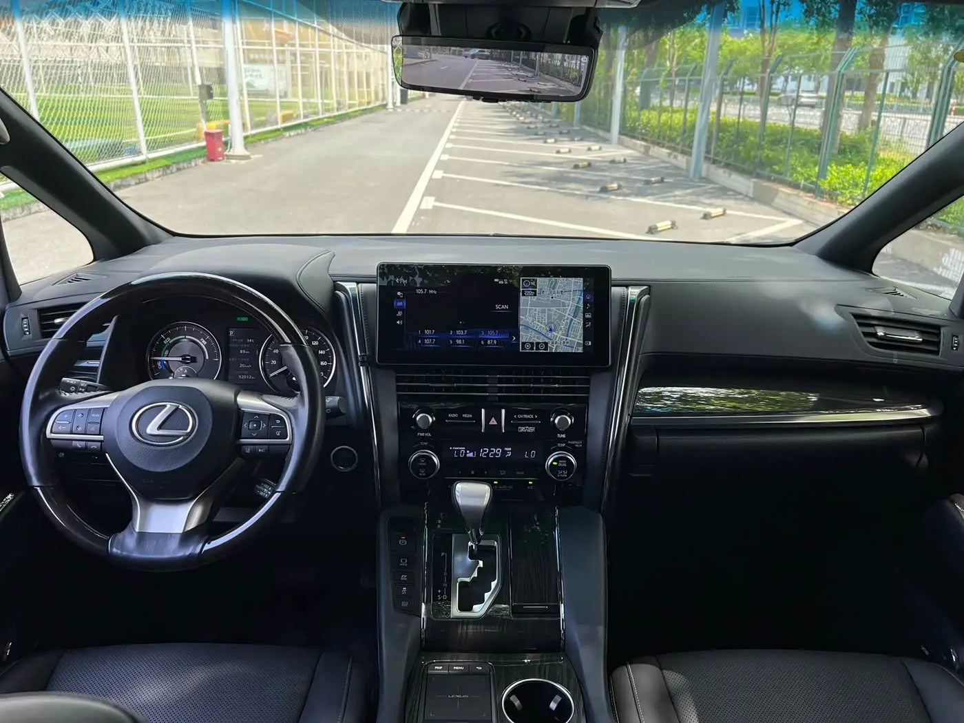 Lexus LM 2020 — Photo 18/20