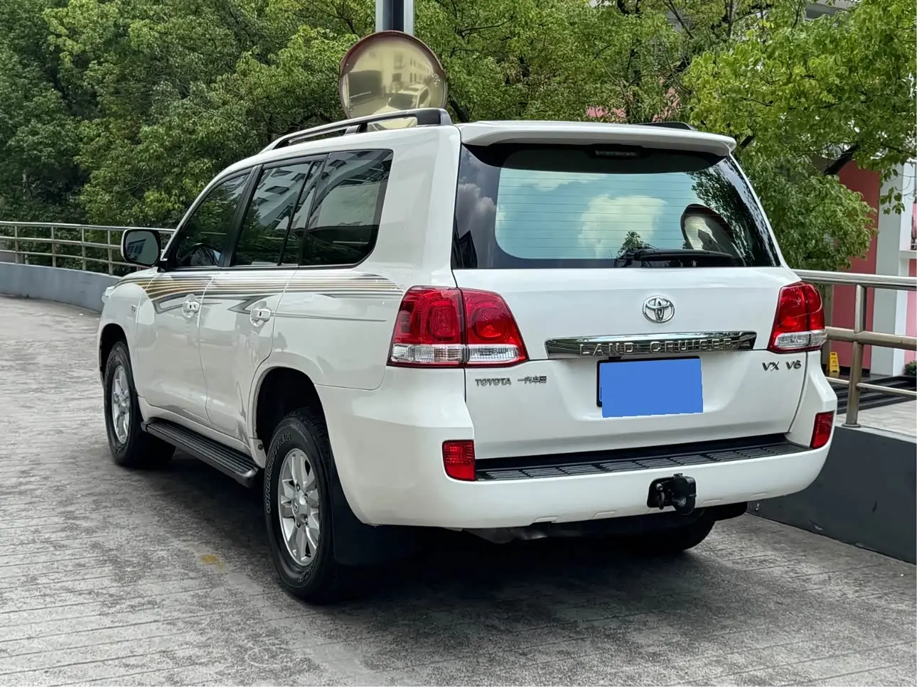 Toyota Land Cruiser 2010 — Photo 3/18