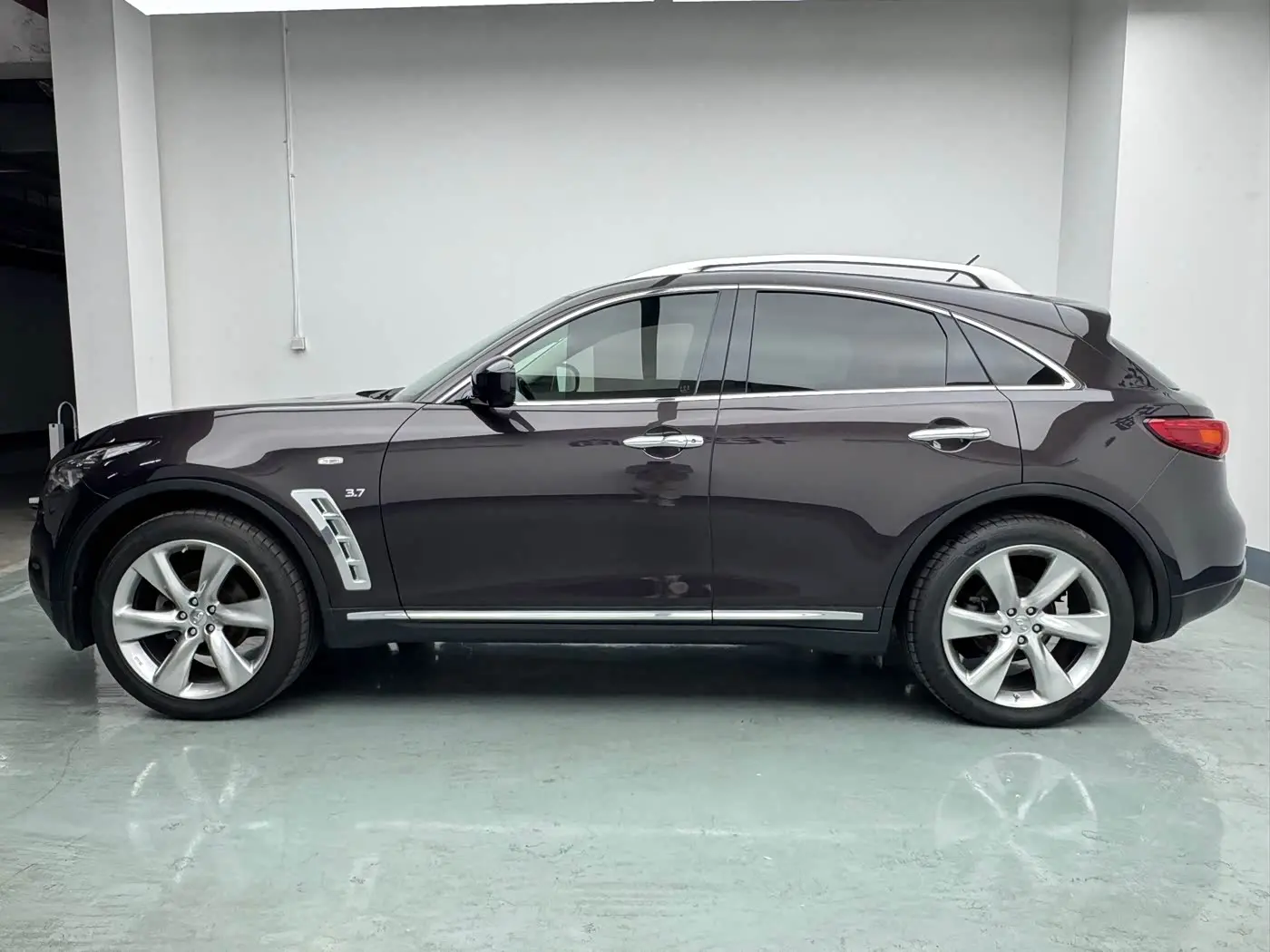 Infiniti QX70 2014 — Photo 7/18