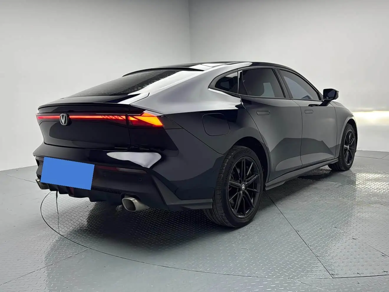 Changan UNI-V iDD 2023 — Фото 7/20