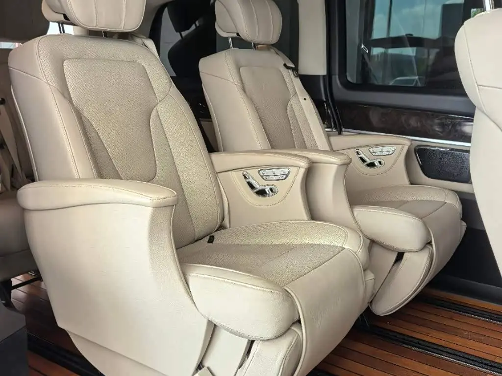 Mercedes-Benz V-Class 2020 — Фото 8/9
