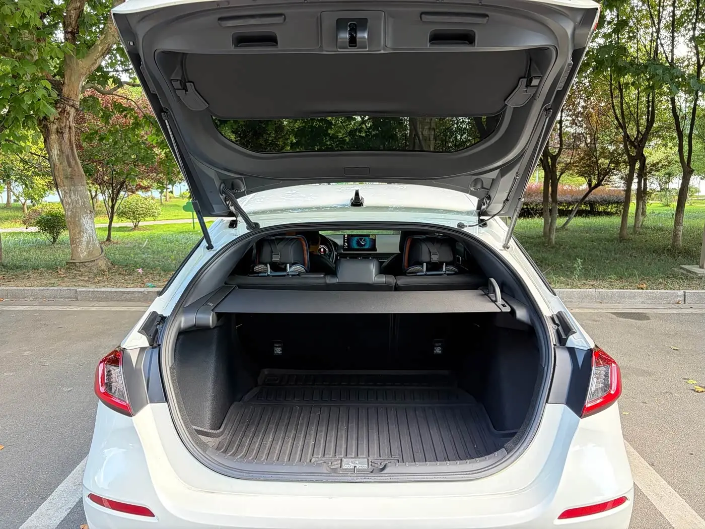 Honda Civic 2023 — Фото 12/13