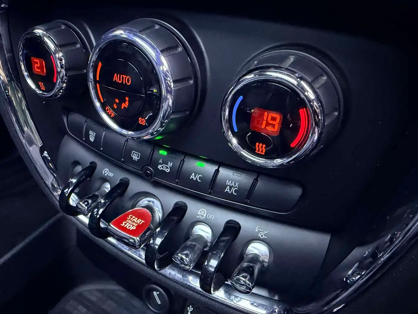 MINI CLUBMAN 2016 — Фото 16/19