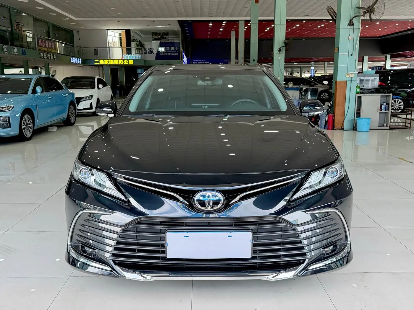 Toyota Camry 2023 — Şəkil 2/17