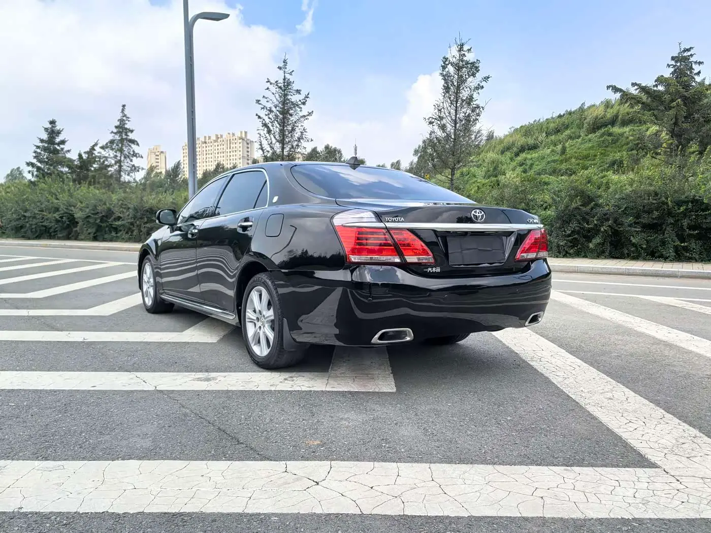 Toyota Crown 2014 — Photo 4/20