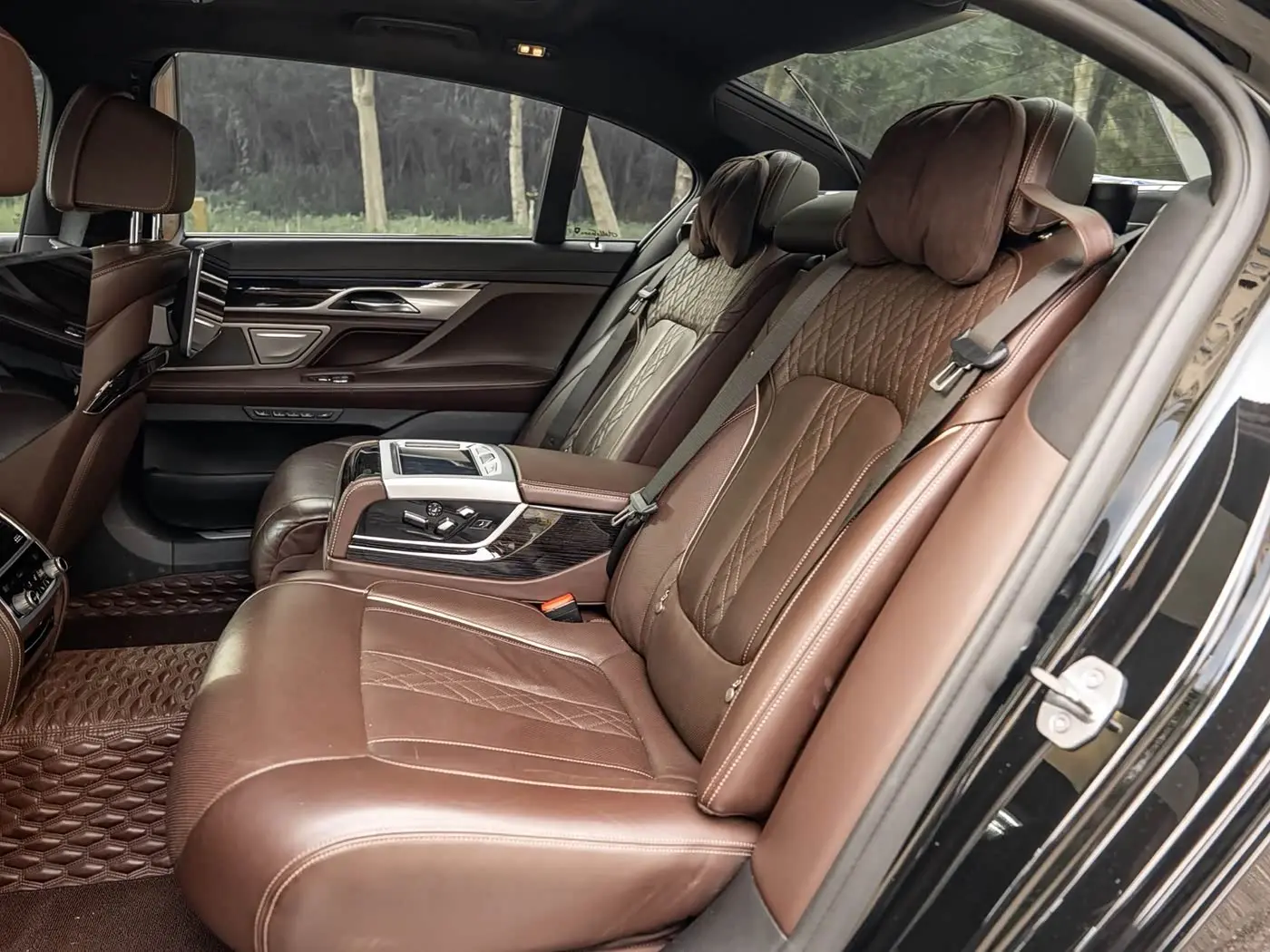 BMW 7 Series 2020 — Photo 18/19