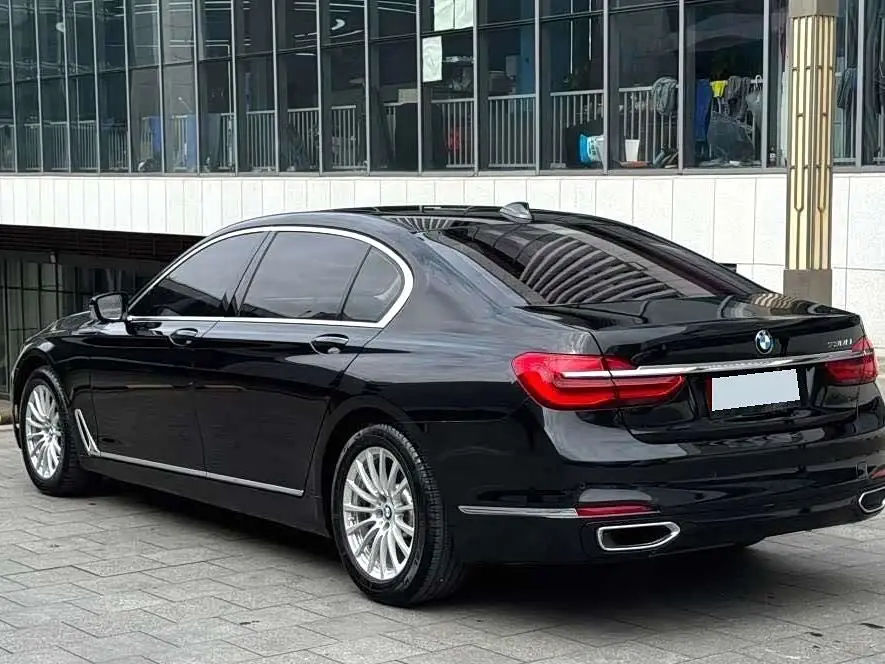 BMW 7 Series 2017 — Фото 10/10