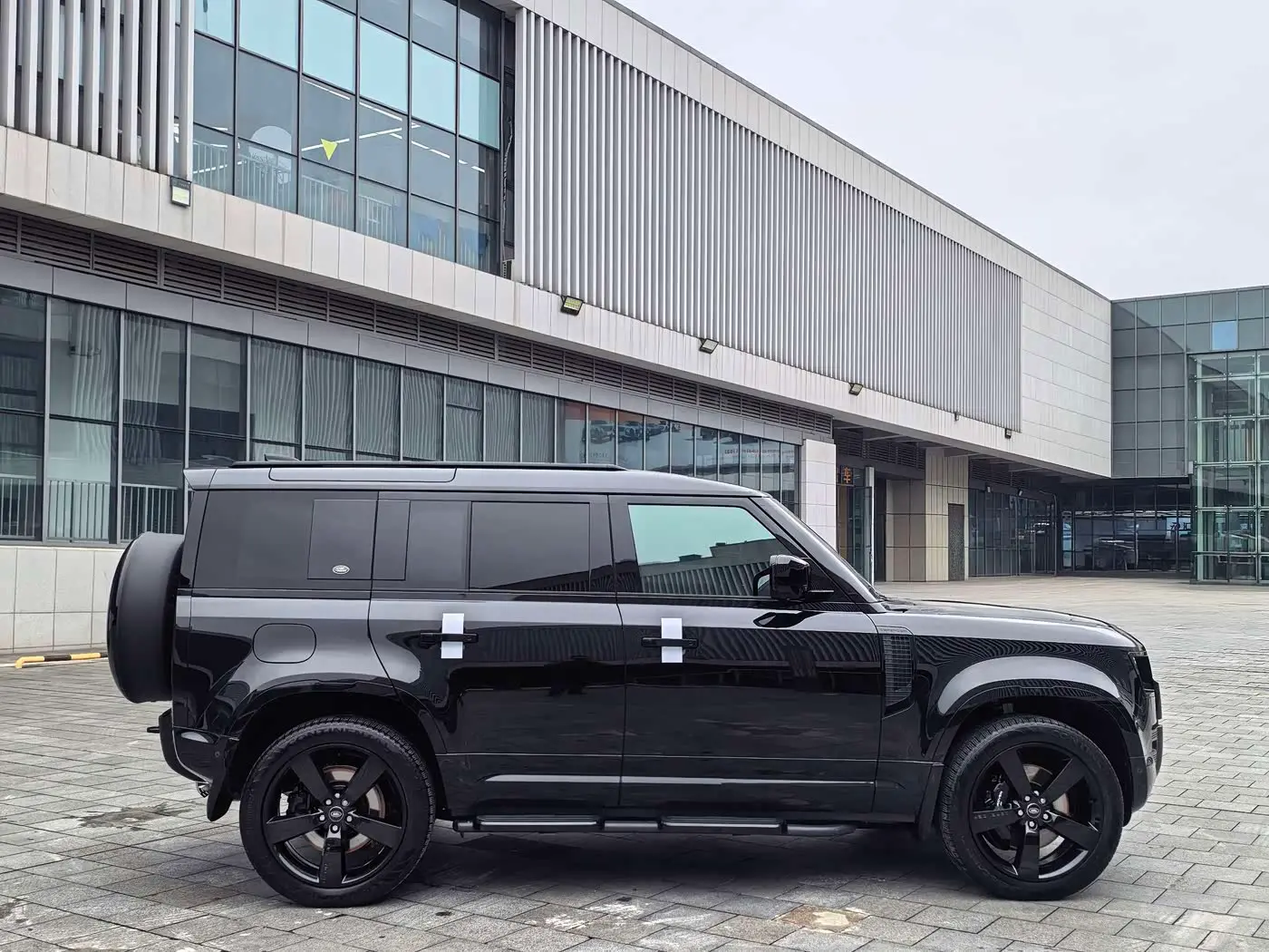 Land Rover Defender 2025 — Фото 20/20