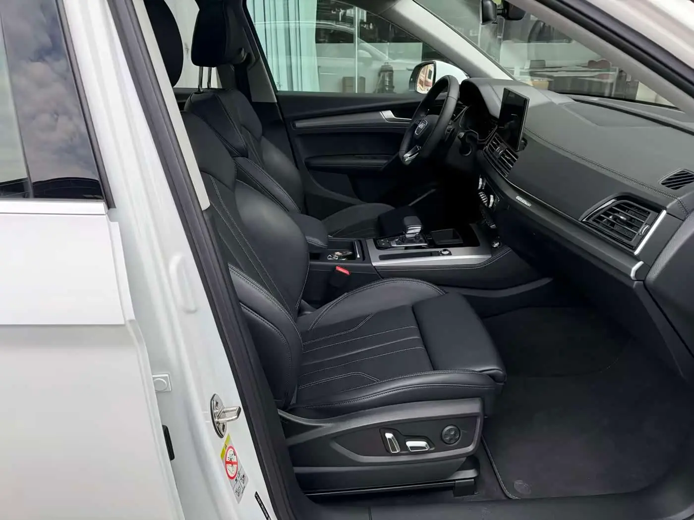 Audi Q5L 2024 — Photo 16/16