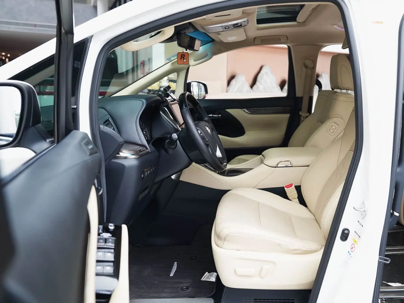 Toyota Alphard 2019 — Фото 8/14