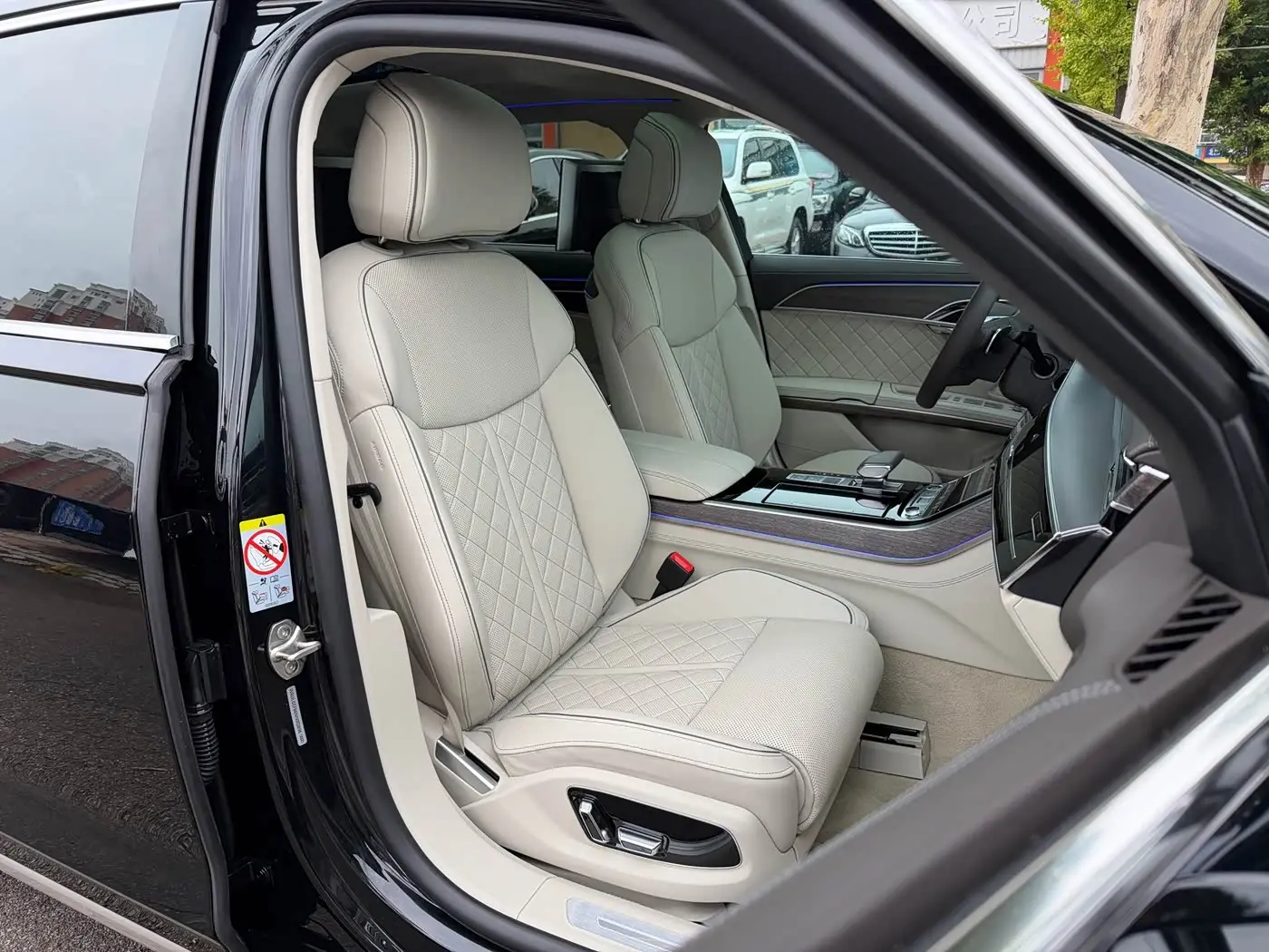 Audi A8 2022 — Şəkil 12/20