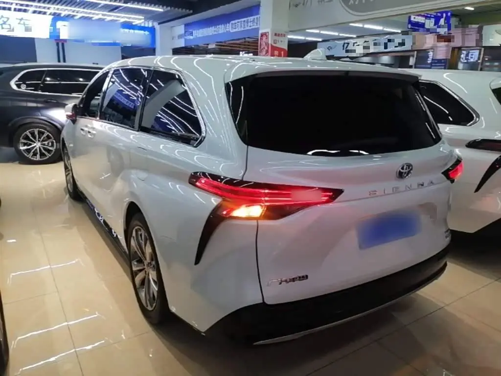 Toyota Sienna 2024 — Photo 5/20