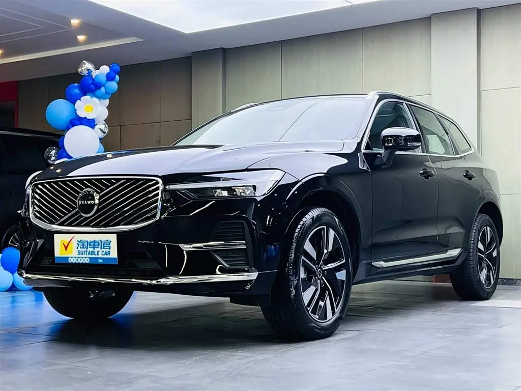 Volvo XC60 2026 — Фото 1/16