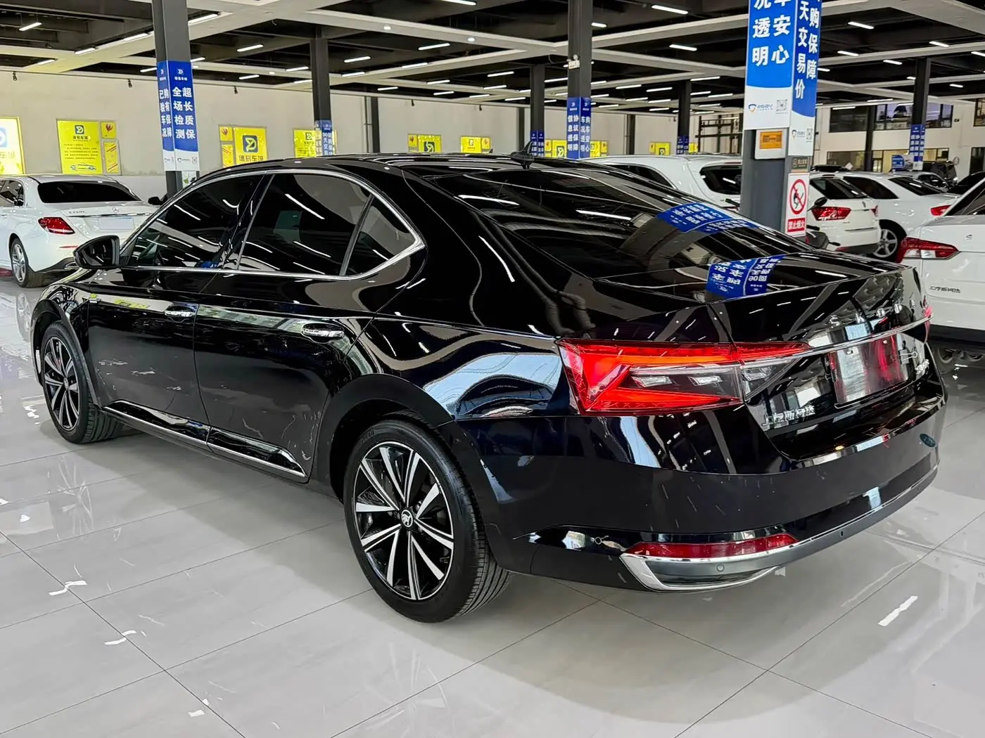 Škoda Superb 2023 — Photo 10/15
