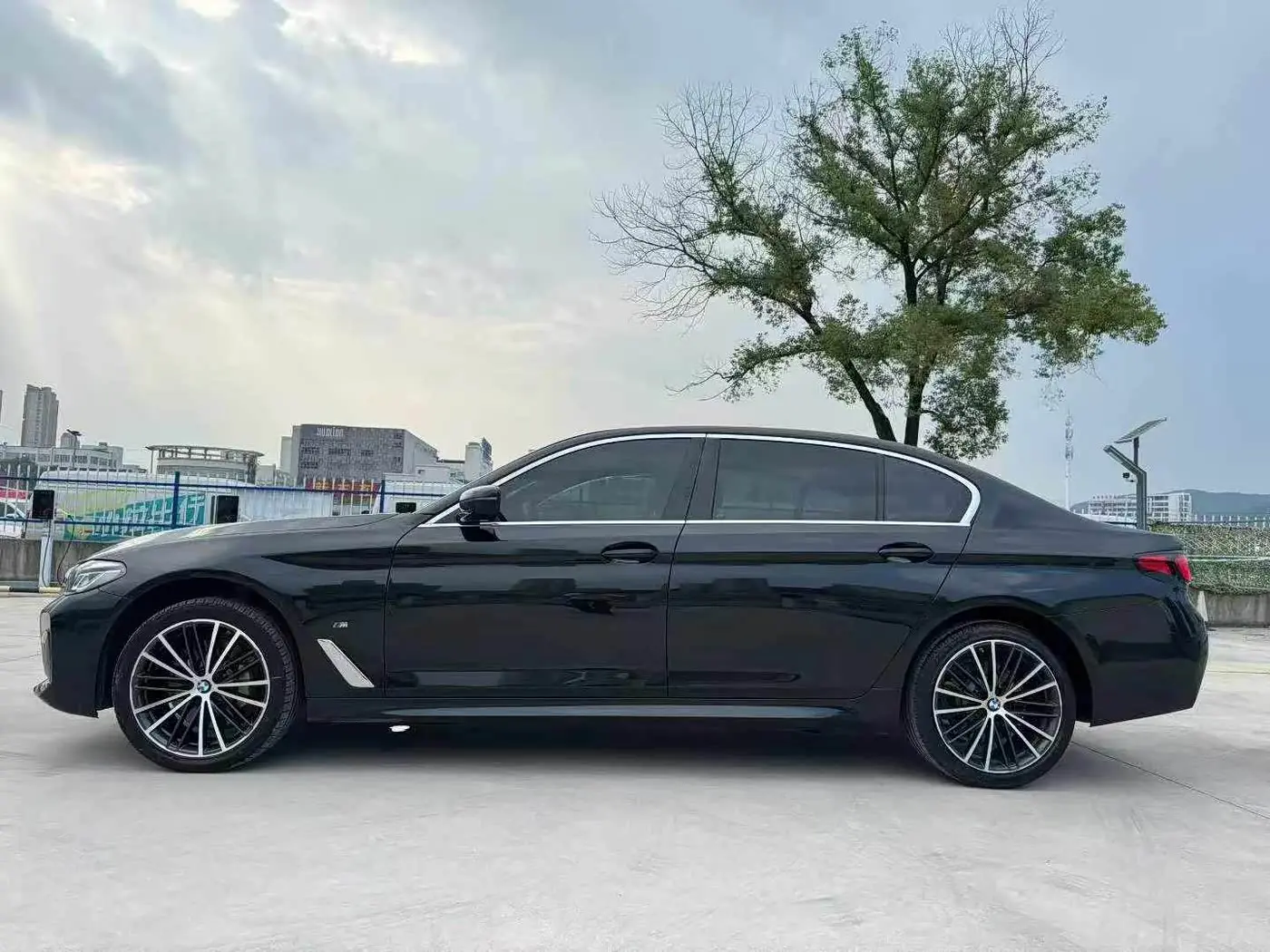 BMW 5 Series 2024 — Photo 12/18
