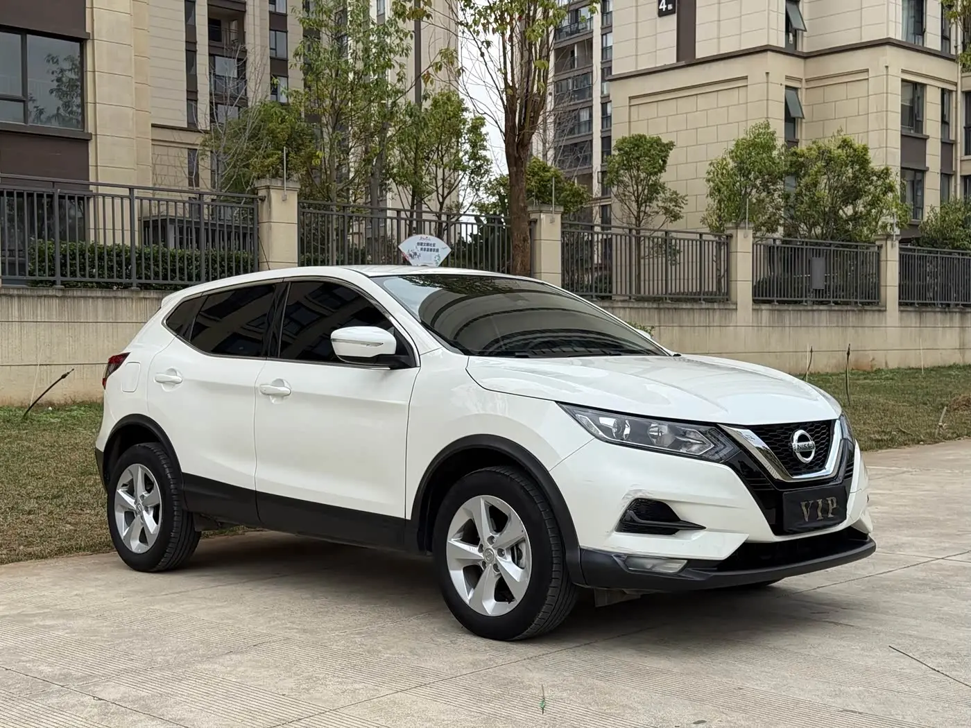 Nissan Qashqai 2023 — ფოტო 1/8