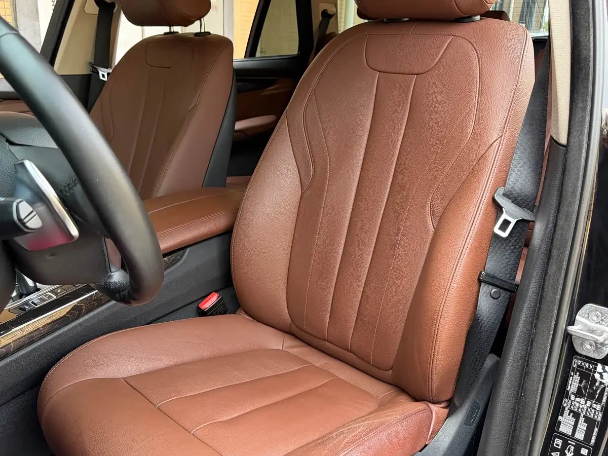 BMW X5 2017 — Photo 8/13