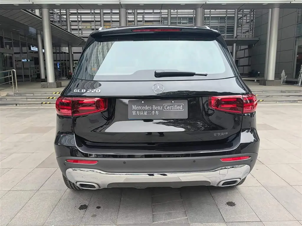 Mercedes-Benz GLB 2025 — Photo 7/20
