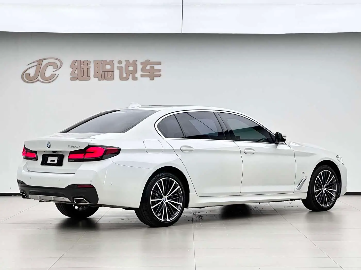BMW 5 Series 2023 — Фото 11/12