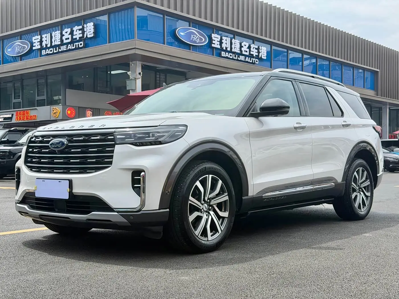 Ford Explorer 2023 — Фото 1/20