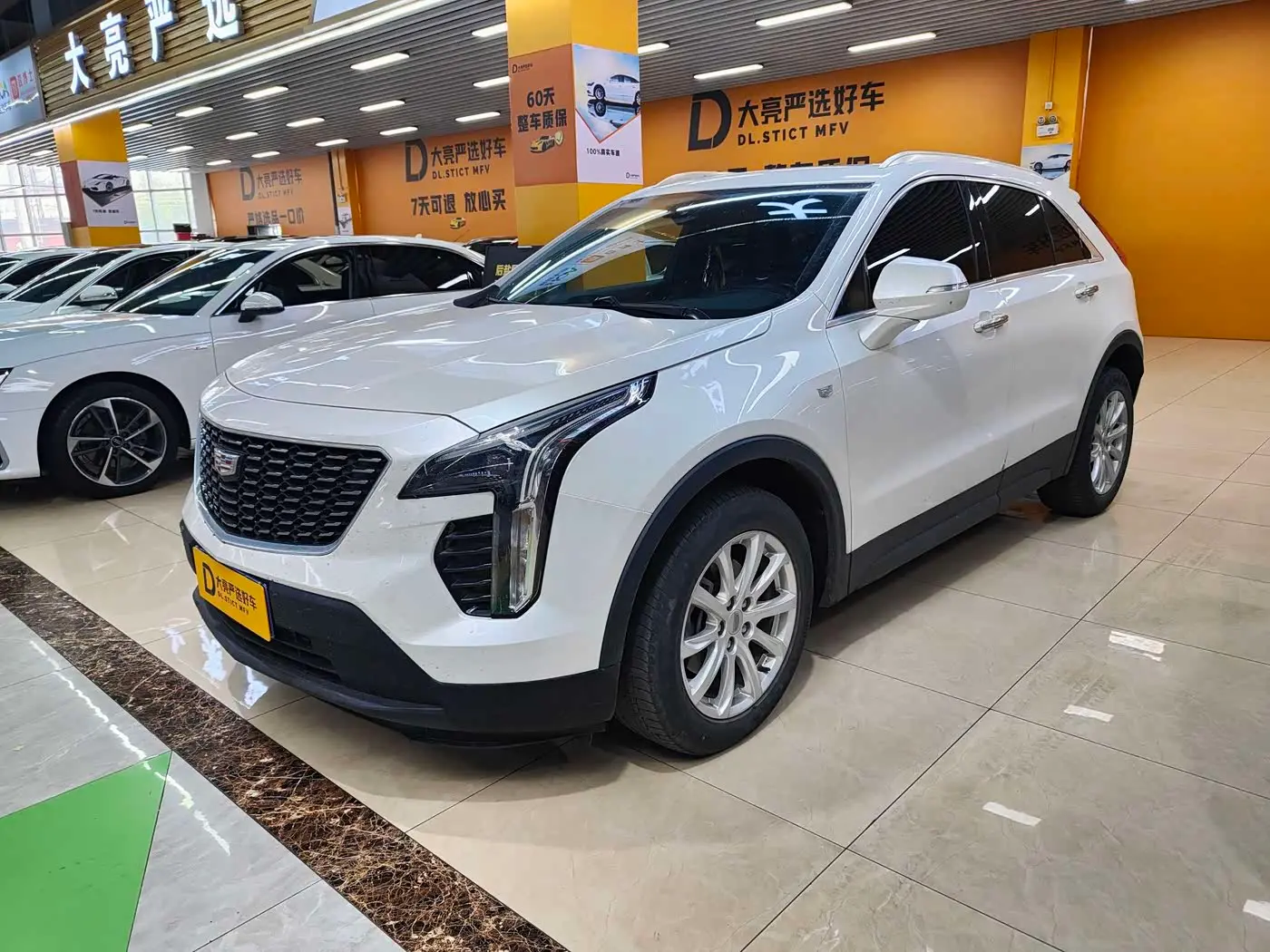 Cadillac XT4 2021 — Фото 1/6