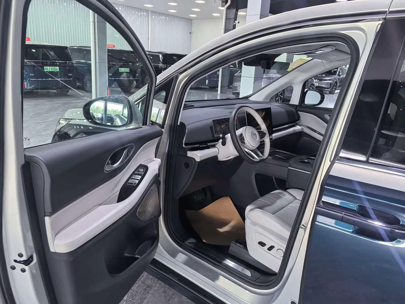 Voyah Auto Voyah Dreamer 2025 — Photo 6/13