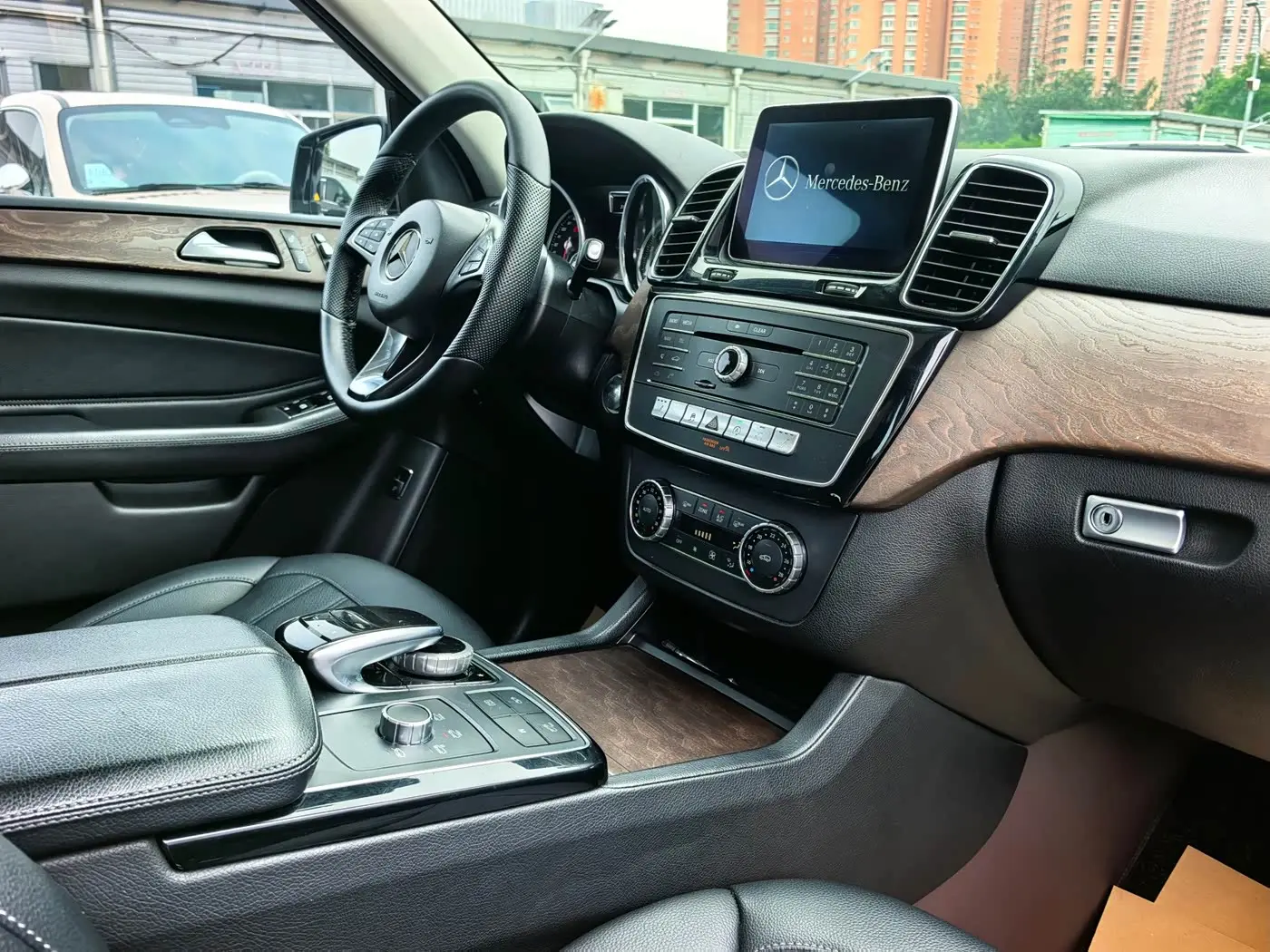 Mercedes-Benz GLE 2016 — Photo 3/20