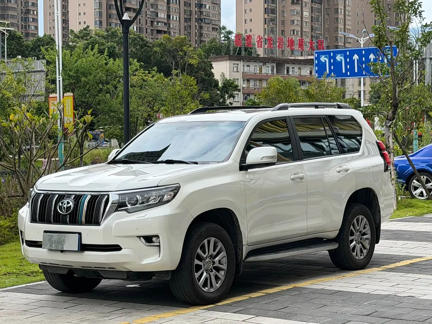 Toyota Prado 2018 — Photo 1/9
