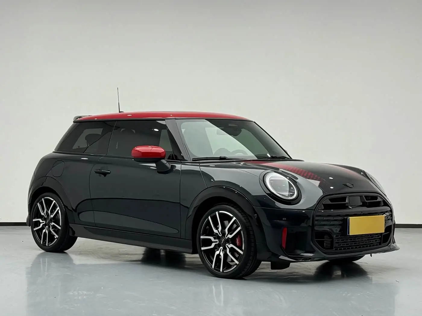 MINI JCW 2025 — Фото 3/19
