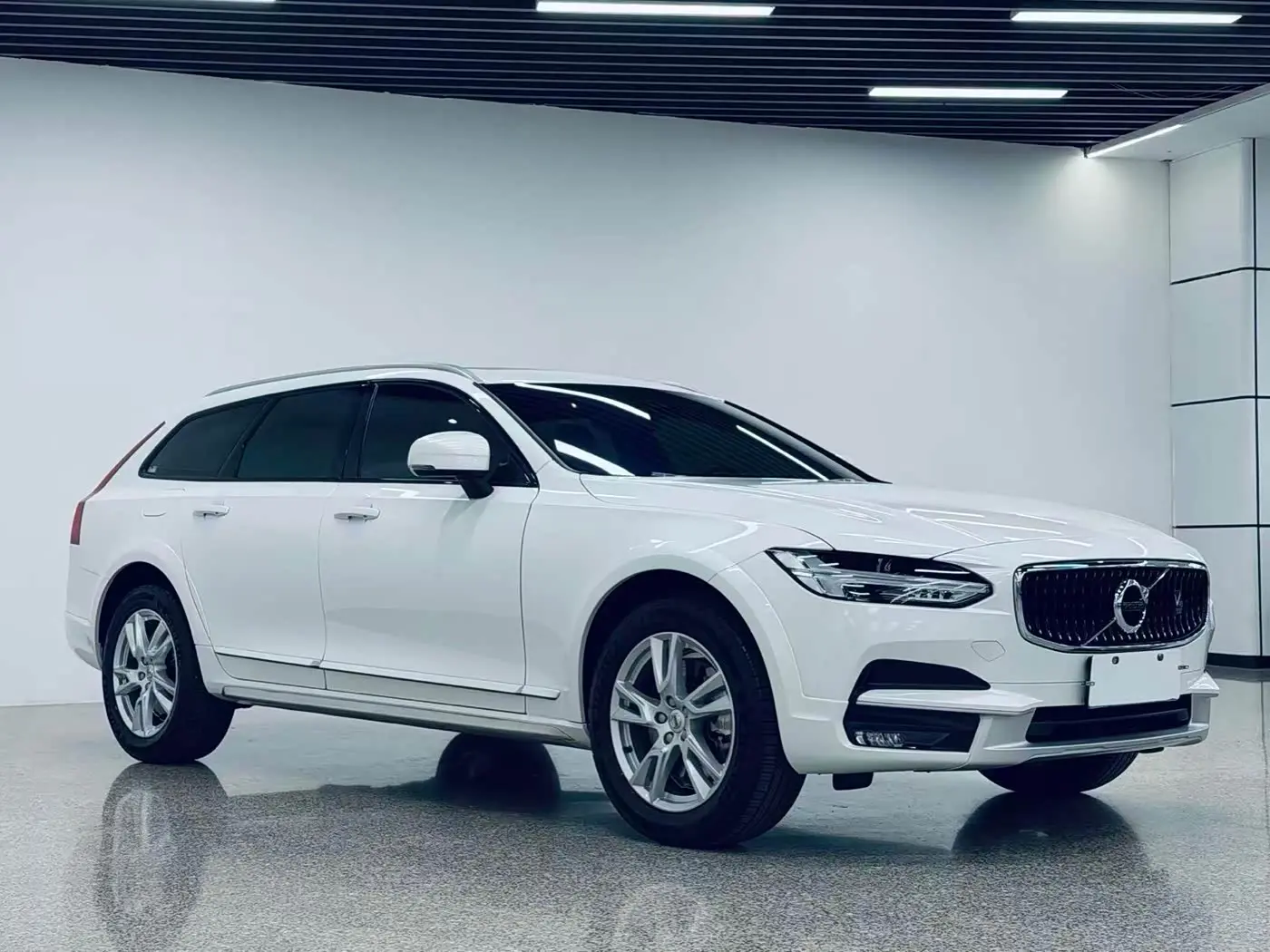 Volvo V90 2018 — Photo 6/20