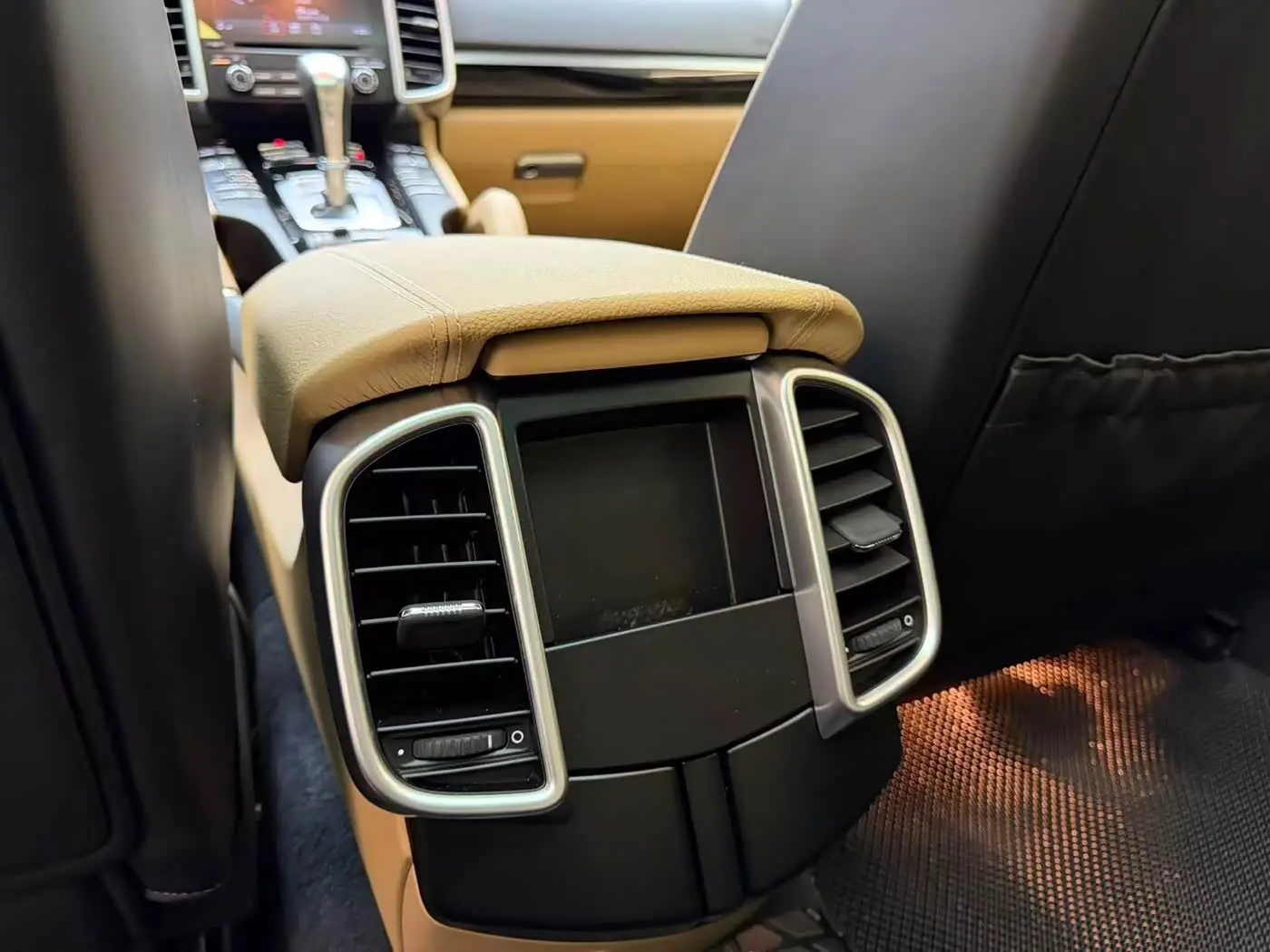 Porsche Cayenne 2017 — Фото 12/20