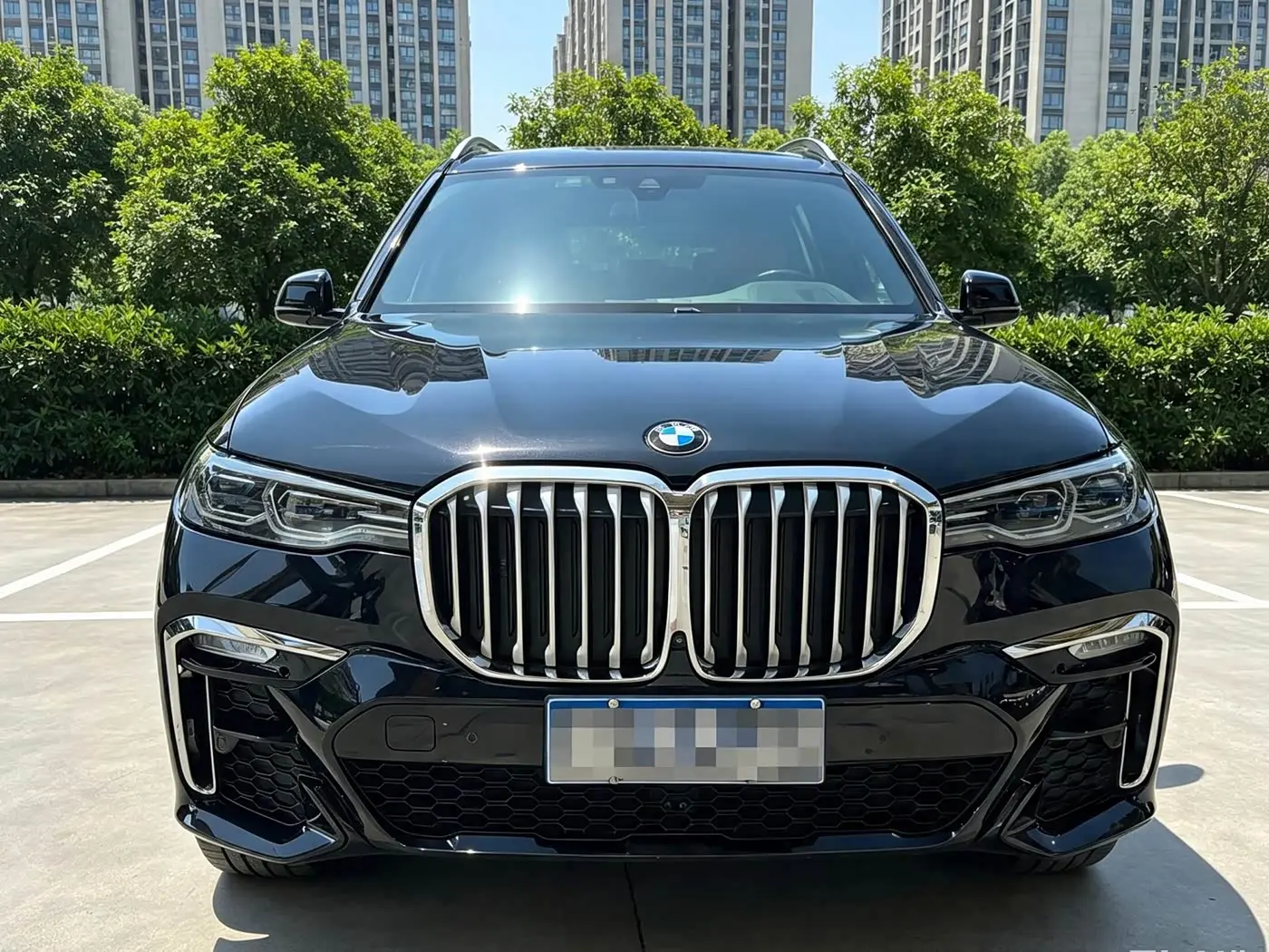 BMW X7 2021 — Photo 2/16