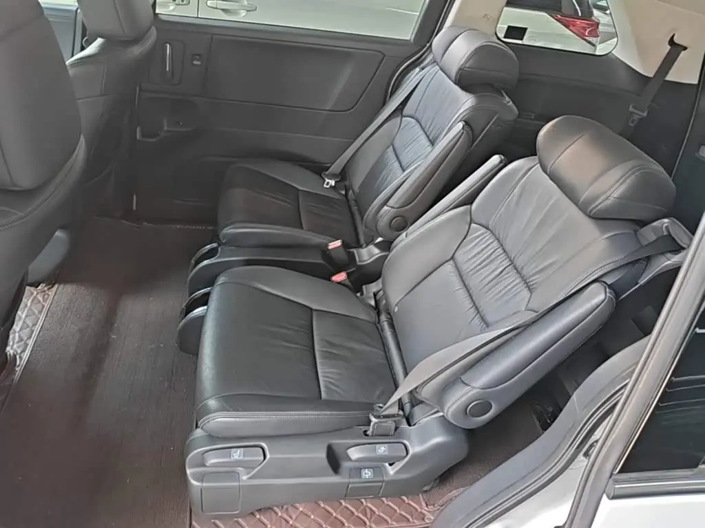 Honda Odyssey 2019 — ფოტო 17/20