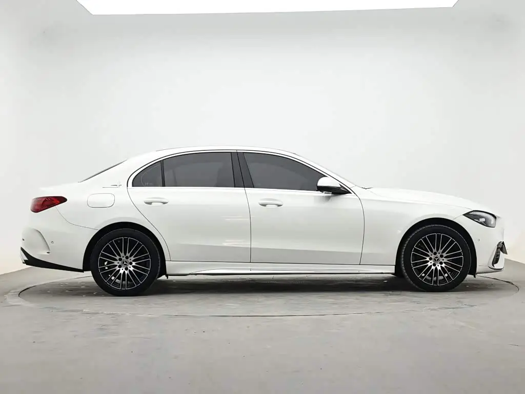 Mercedes-Benz C-Class 2025 — Фото 5/18